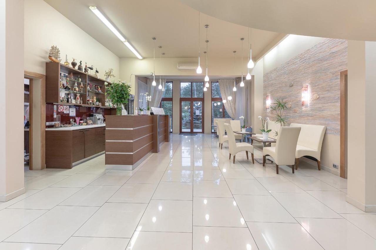 Valensija Hotel ยูร์มาลา ภายนอก รูปภาพ